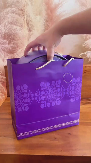 
            
                Load and play video in Gallery viewer, 【SOLD OUT- Original Price $58】Purple Lantern Gift Box Mooncakes 4 Different Flavors
            
        
